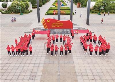 男朋友心情不好不知道原因怎么哄？